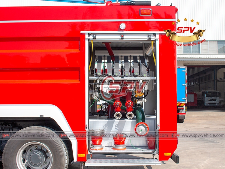 Dry Powder Water Foam Fire Truck IVECO - Accessories 2